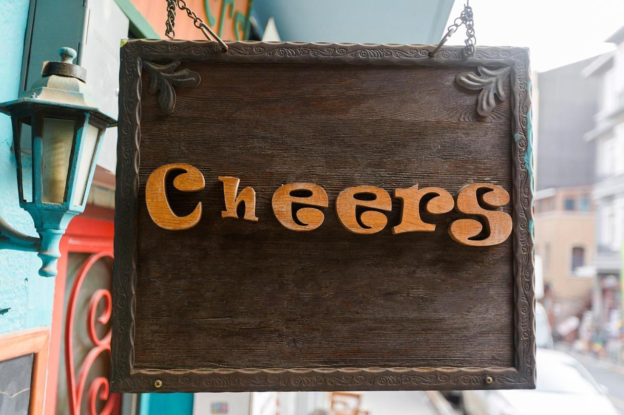 Cheers Vintage Hostel Istanbul Bagian luar foto Cheers sign