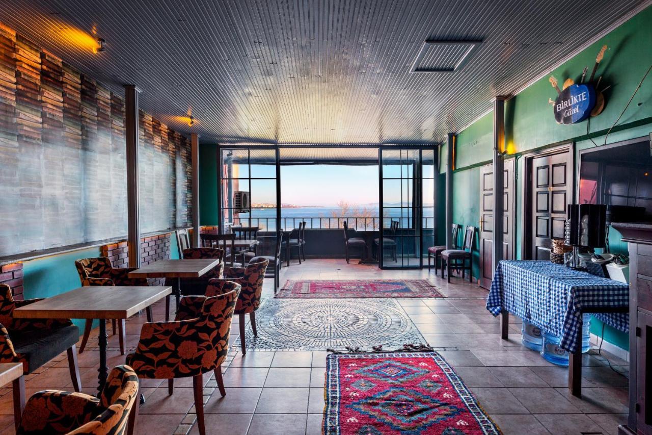 Cheers Vintage Hostel Istanbul Bagian luar foto The interior of the station