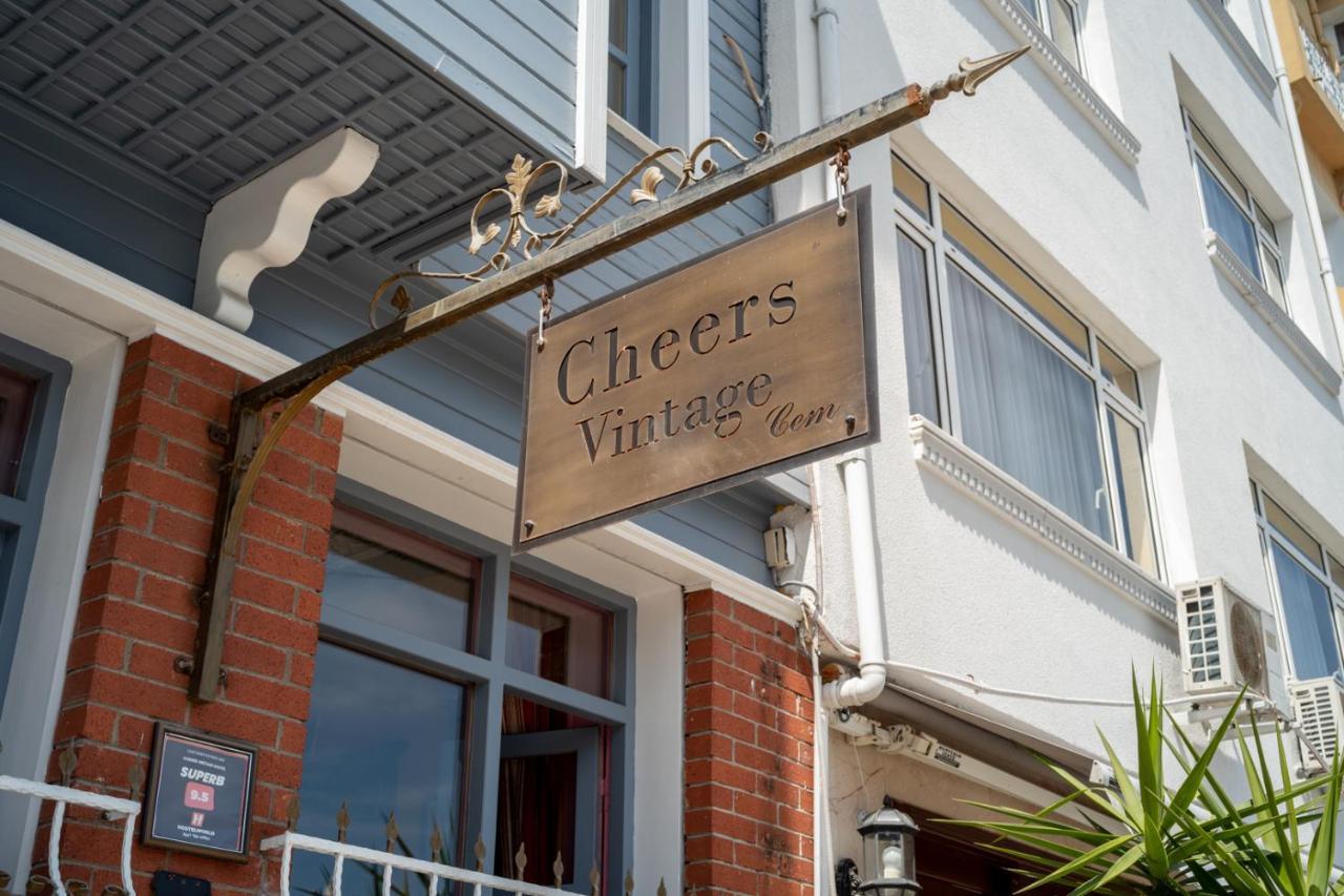 Cheers Vintage Hostel Istanbul Bagian luar foto Chelsea Vintage Fair