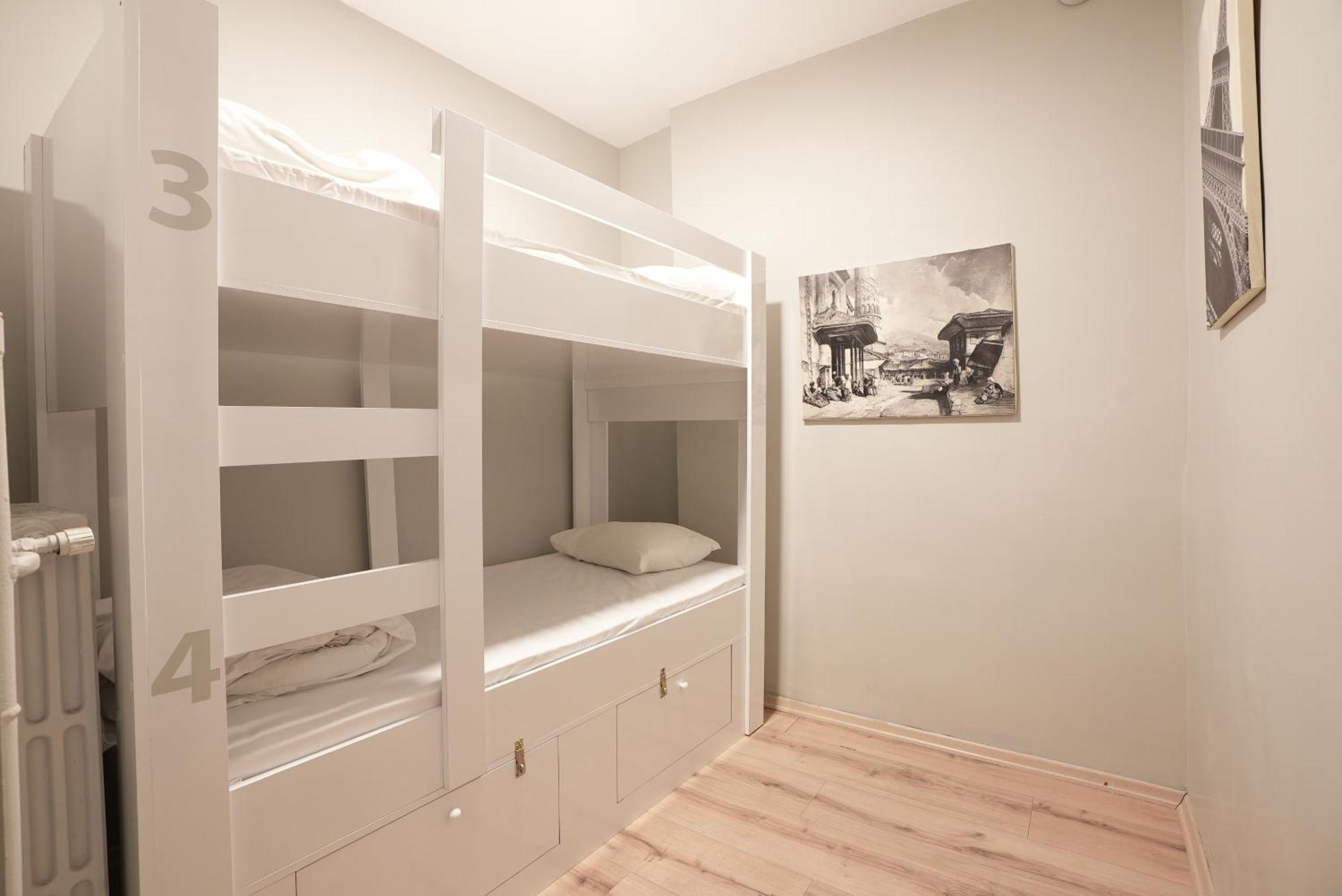 Cheers Vintage Hostel Istanbul Bagian luar foto A bunk bed