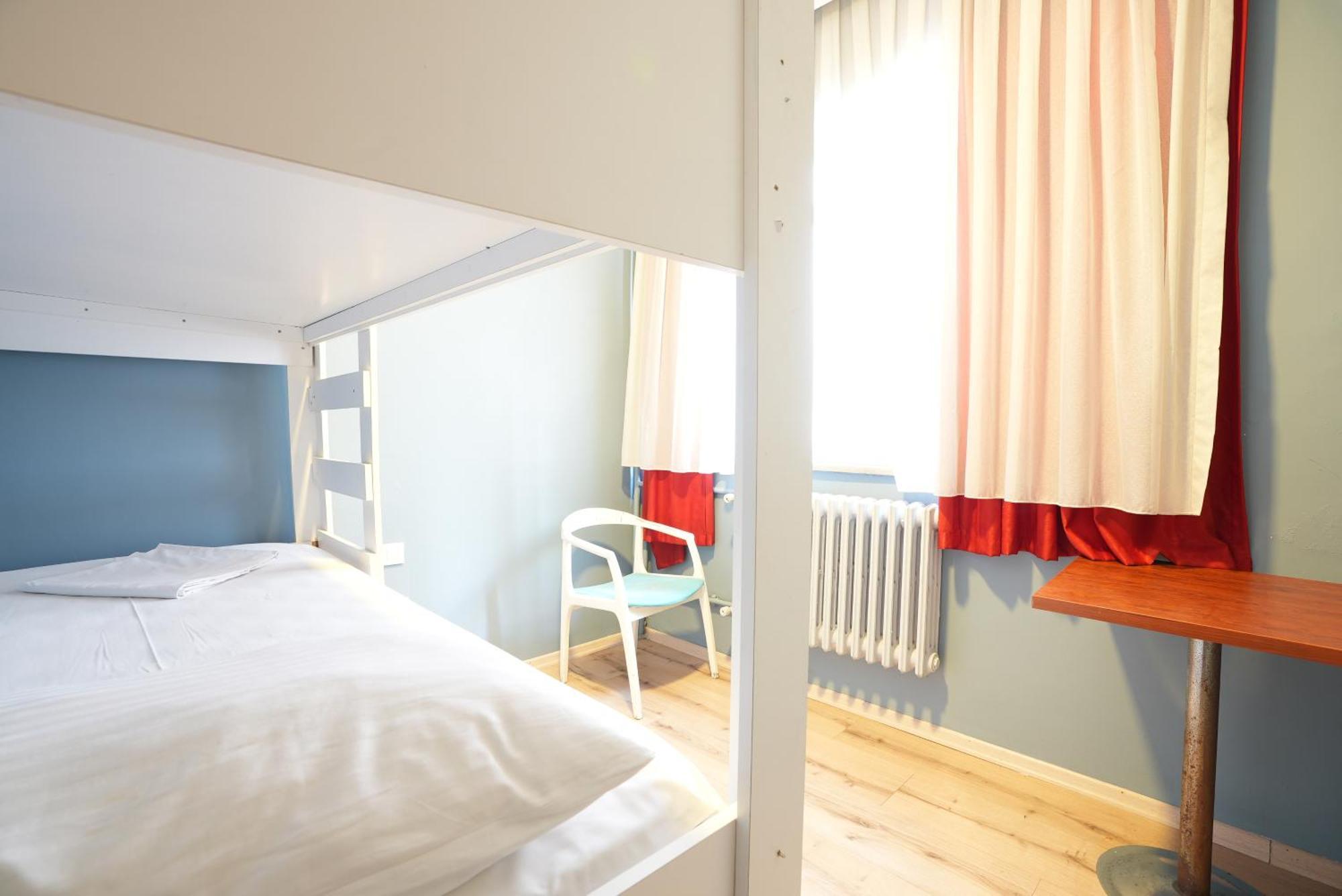 Cheers Vintage Hostel Istanbul Bagian luar foto A typical room at the hotel
