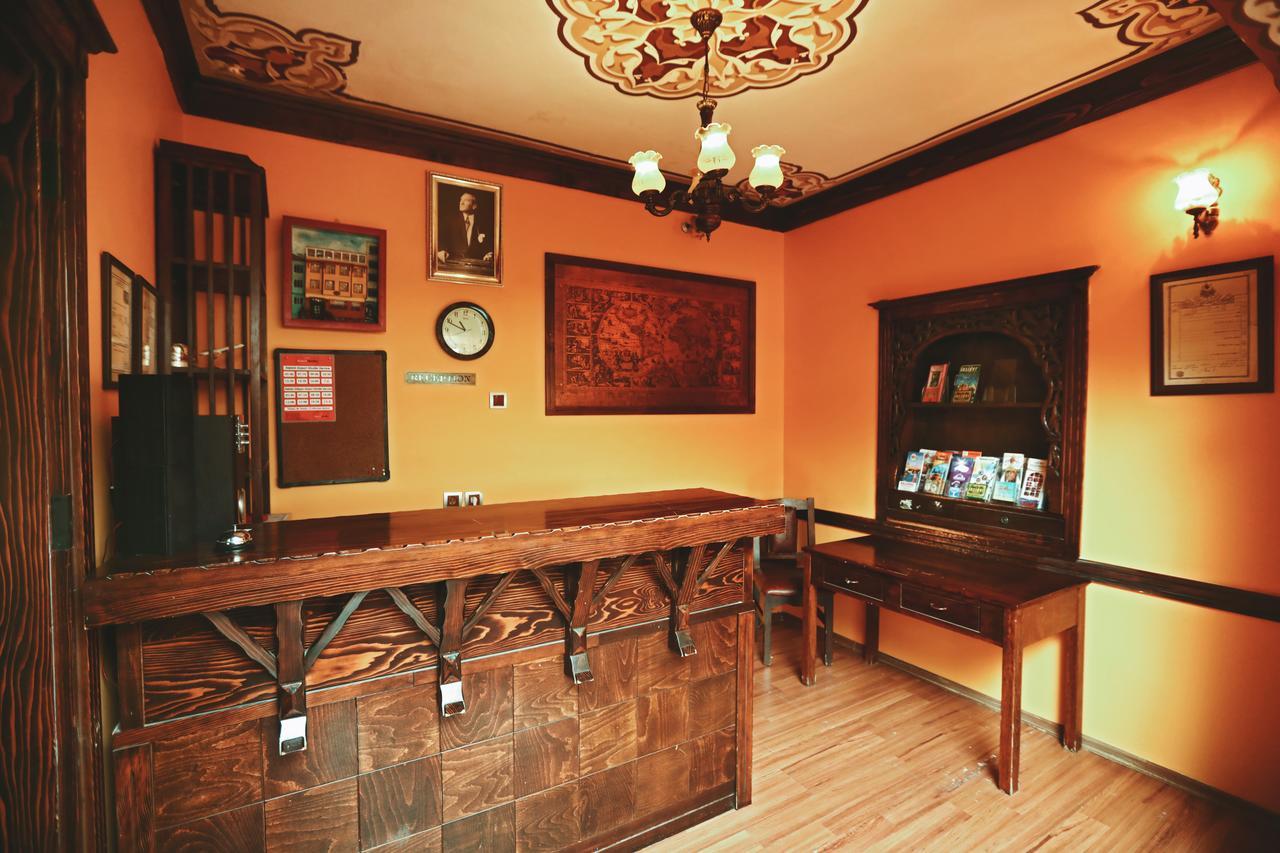 Cheers Vintage Hostel Istanbul Bagian luar foto Reception