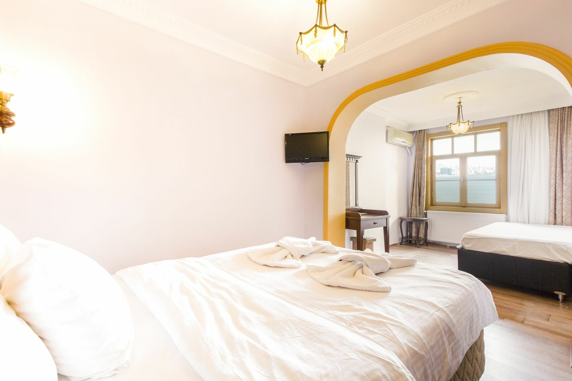 Cheers Vintage Hostel Istanbul Bagian luar foto A room at the hotel